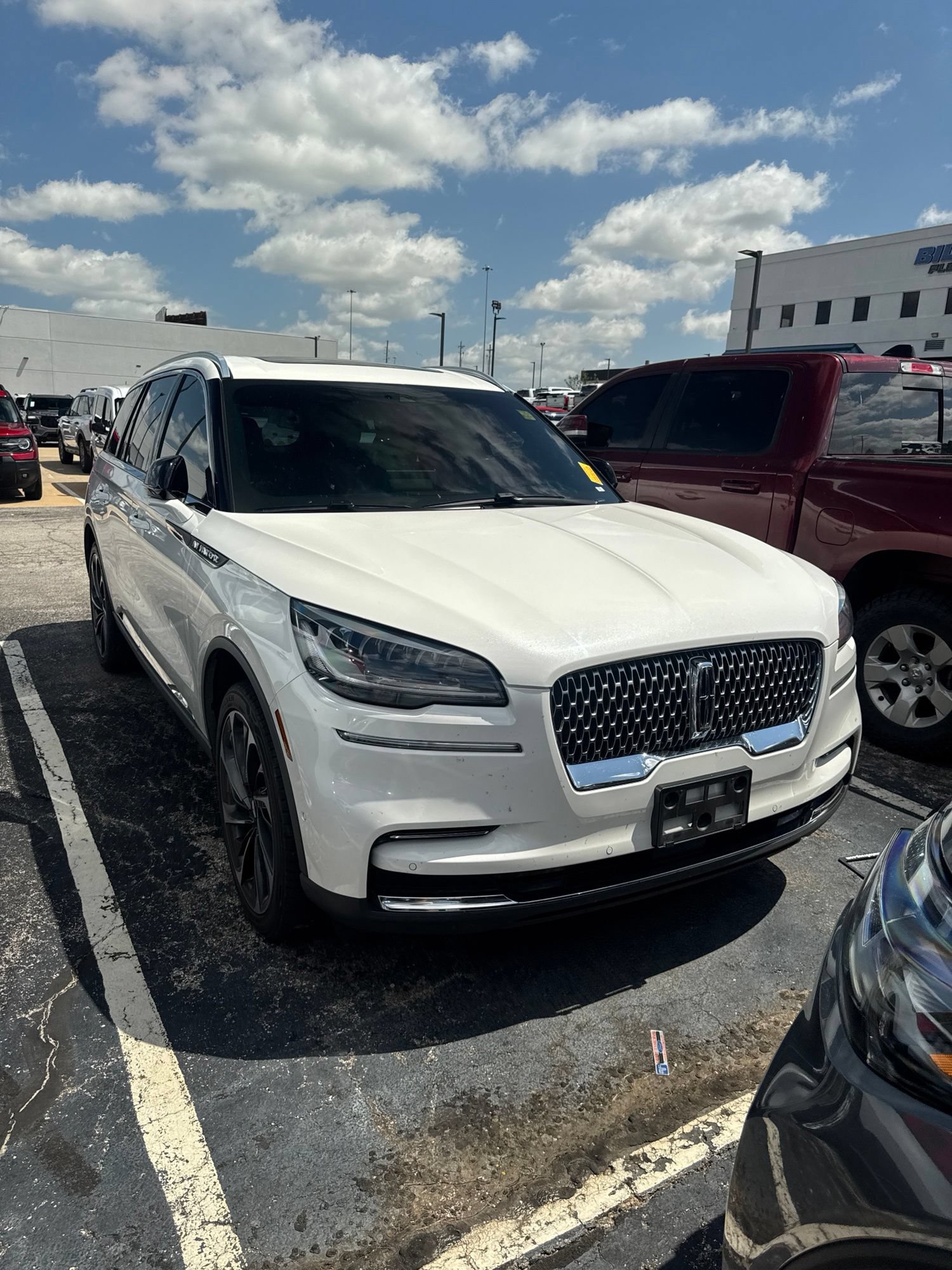 Used 2023 Lincoln Aviator Reserve w/ Equipment Group 201A AWD/4WD image 2