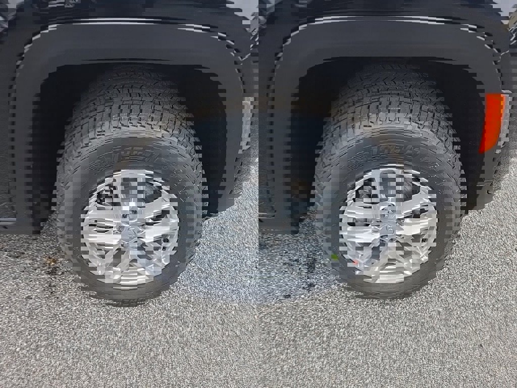 New 2025 Jeep Grand Cherokee Laredo X image 9