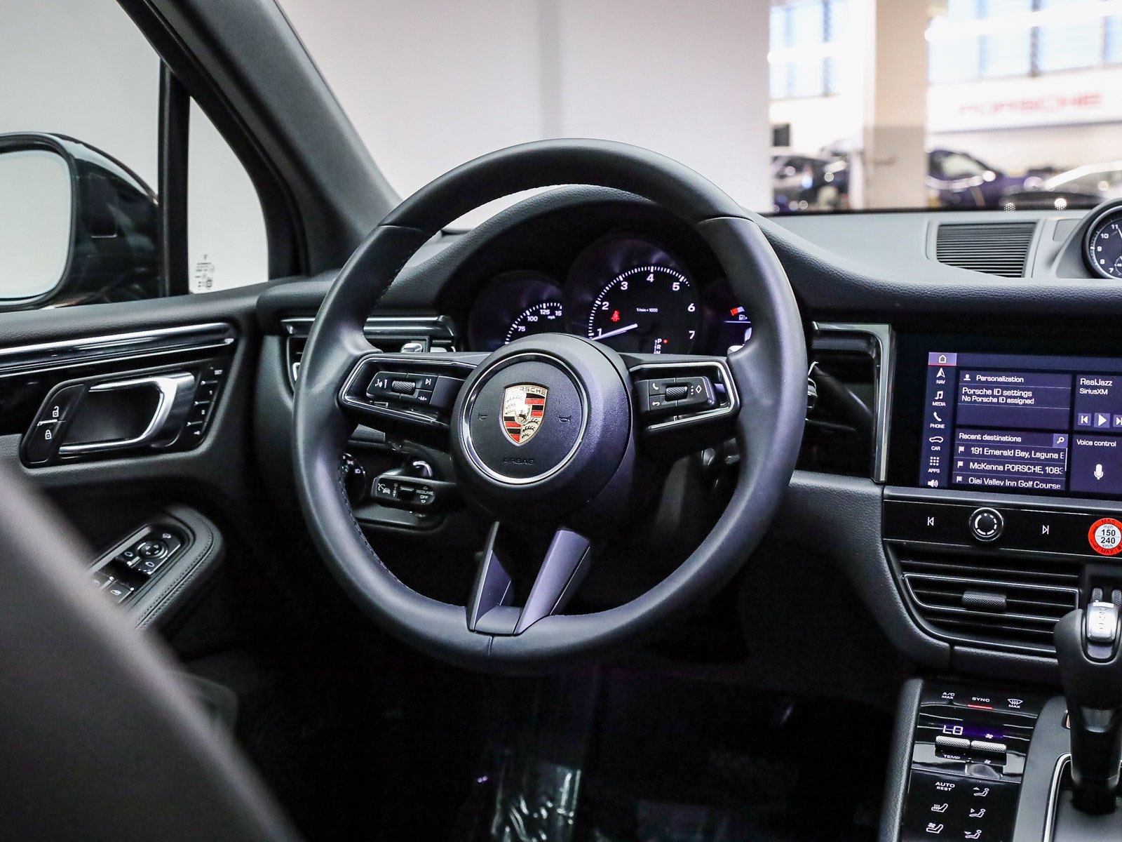 Certified 2025 Porsche Macan AWD/4WD image 19
