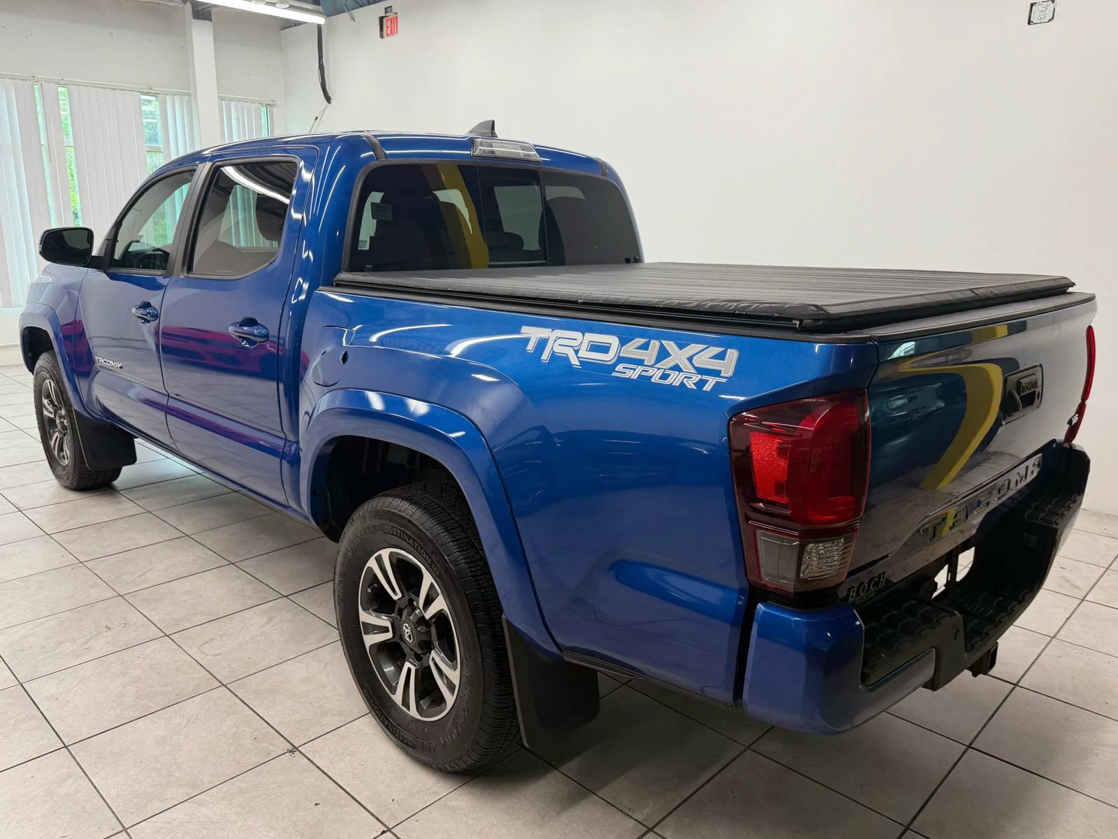 Used 2018 Toyota Tacoma TRD Sport w/ Technology Package AWD/4WD image 7
