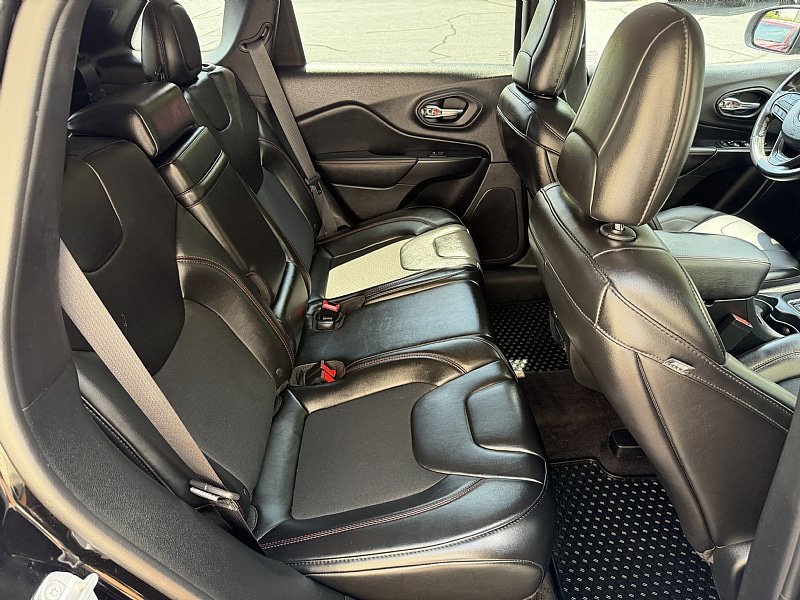 Used 2019 Jeep Cherokee Trailhawk w/ Cold Weather Group AWD/4WD image 21