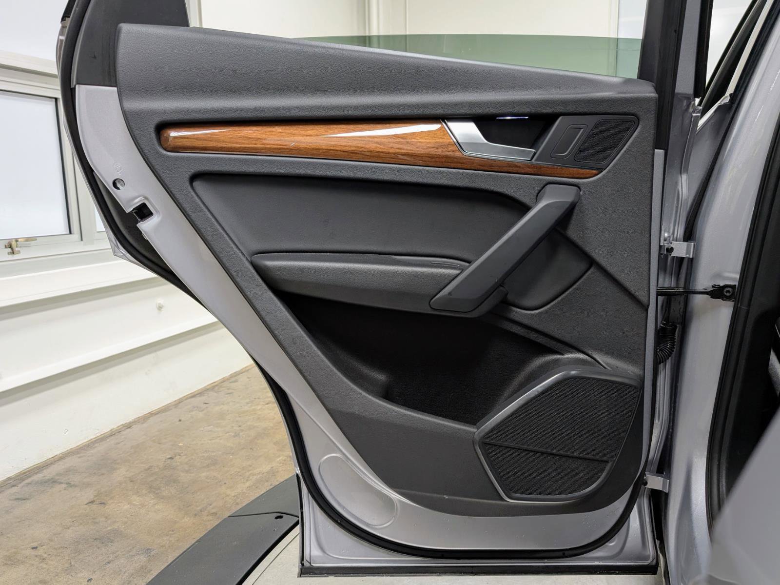 Used 2023 Audi Q5 2.0T Premium w/ Convenience Package image 16