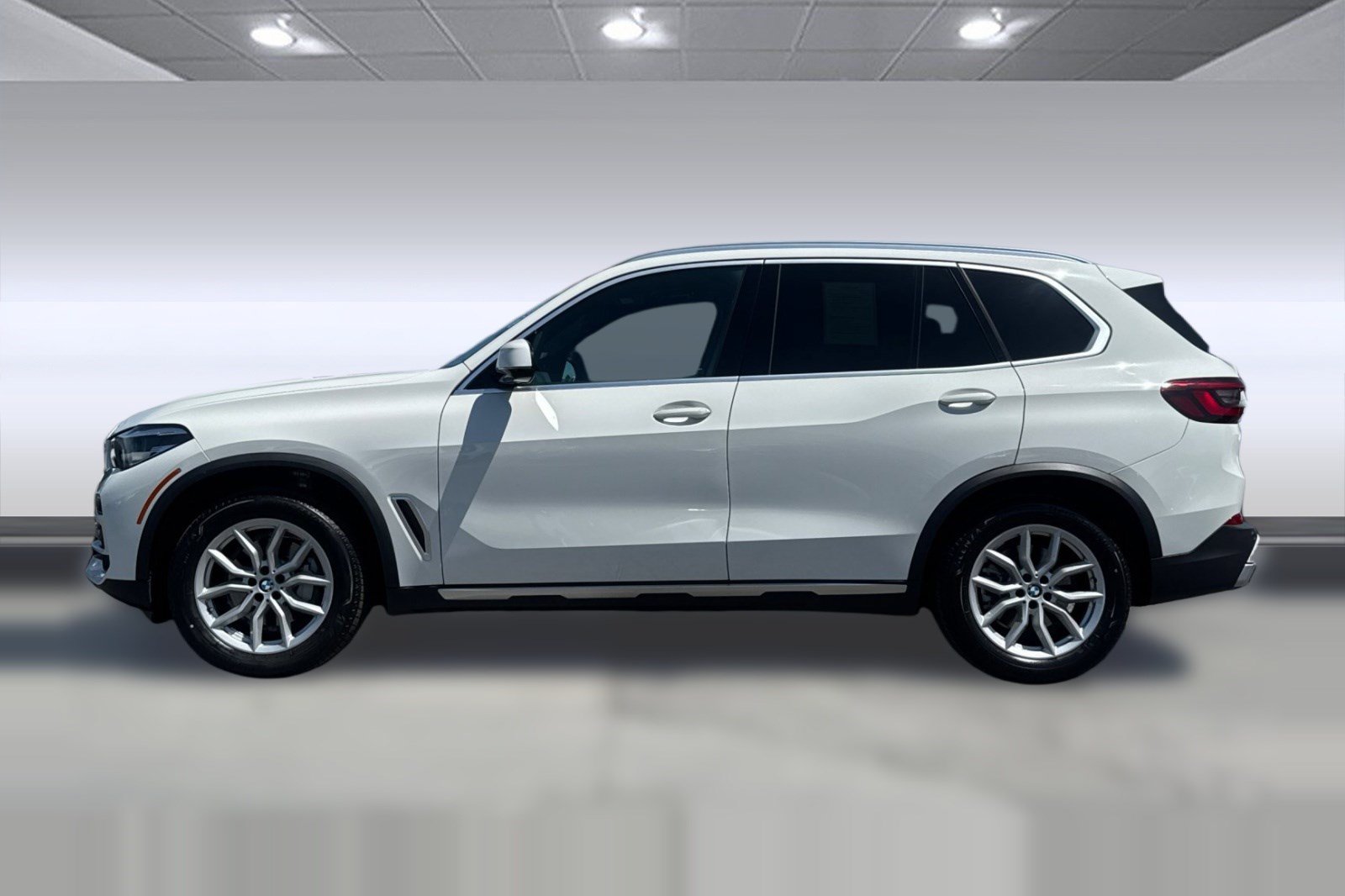 Certified 2023 BMW X5 xDrive40i w/ Premium Package AWD/4WD image 2