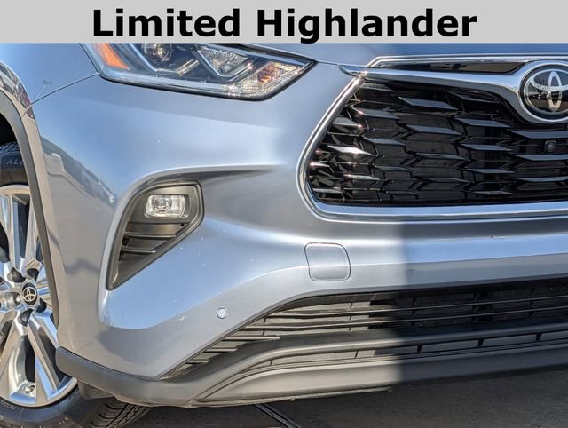 Used 2022 Toyota Highlander Limited image 3