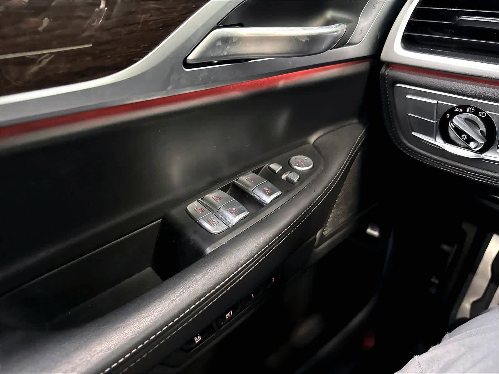 Used 2022 BMW 740i w/ M Sport Package RWD image 34