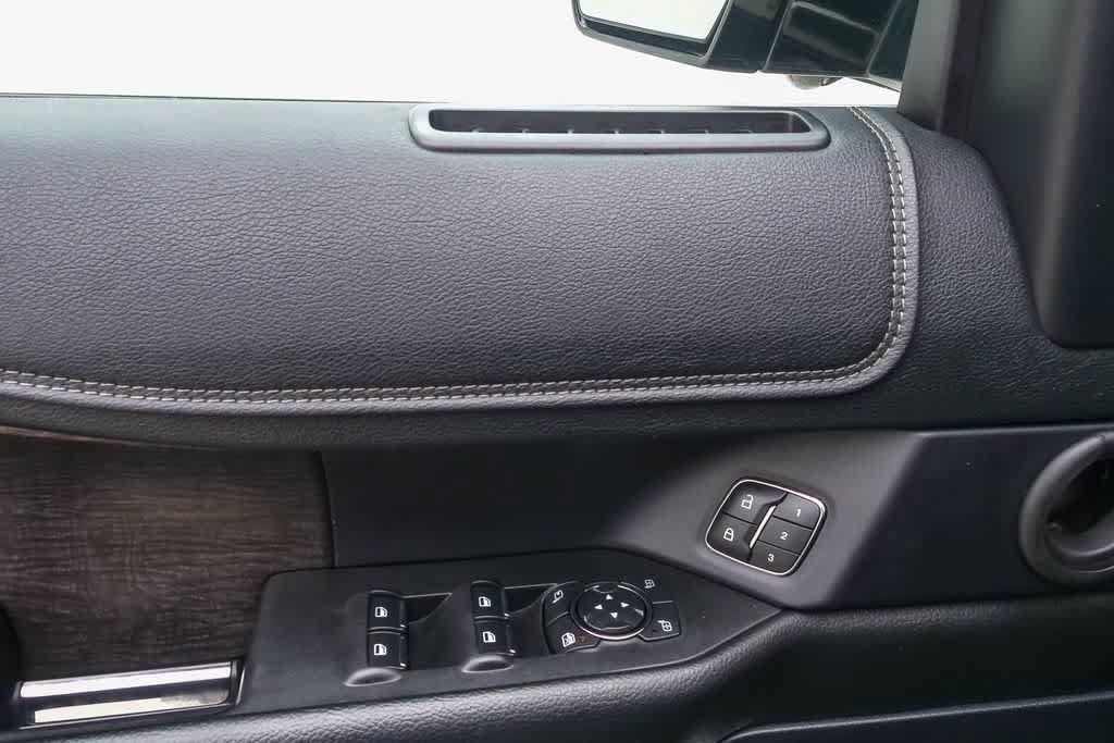 Used 2019 Ford Expedition Limited w/ Equipment Group 302A AWD/4WD image 18