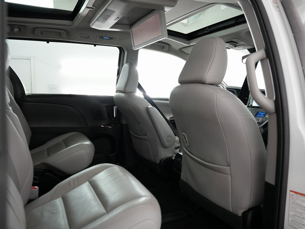 Used 2019 Toyota Sienna Limited Premium image 41