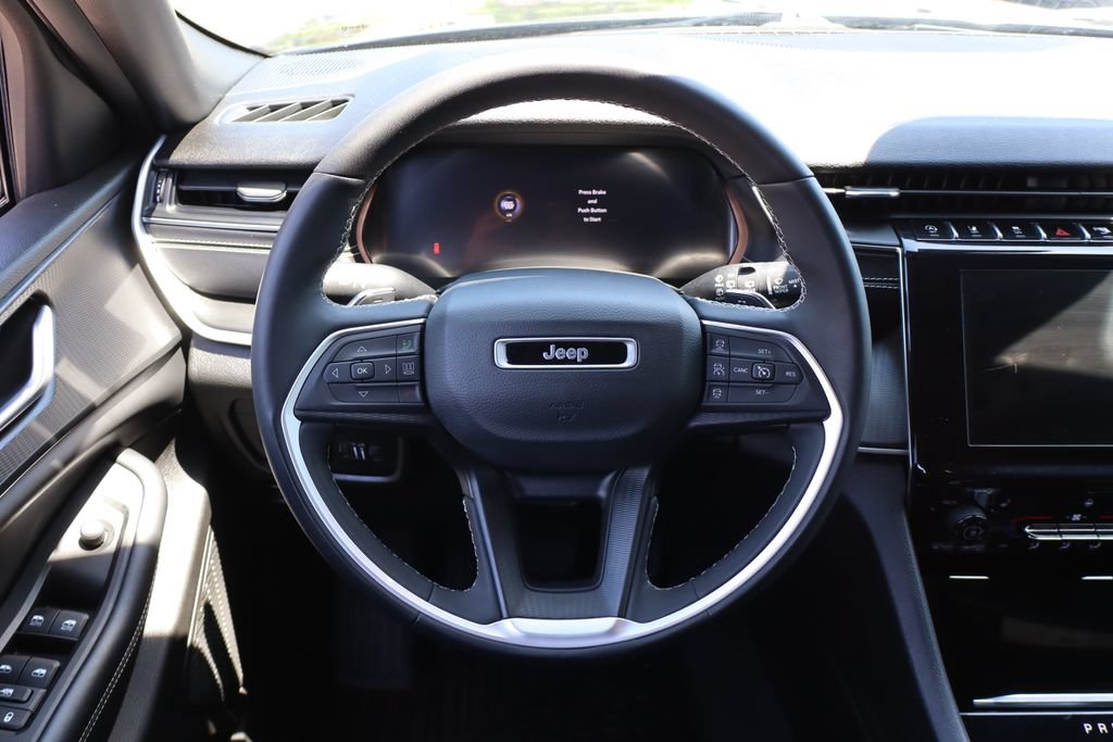 Used 2024 Jeep Grand Cherokee Altitude AWD/4WD image 17