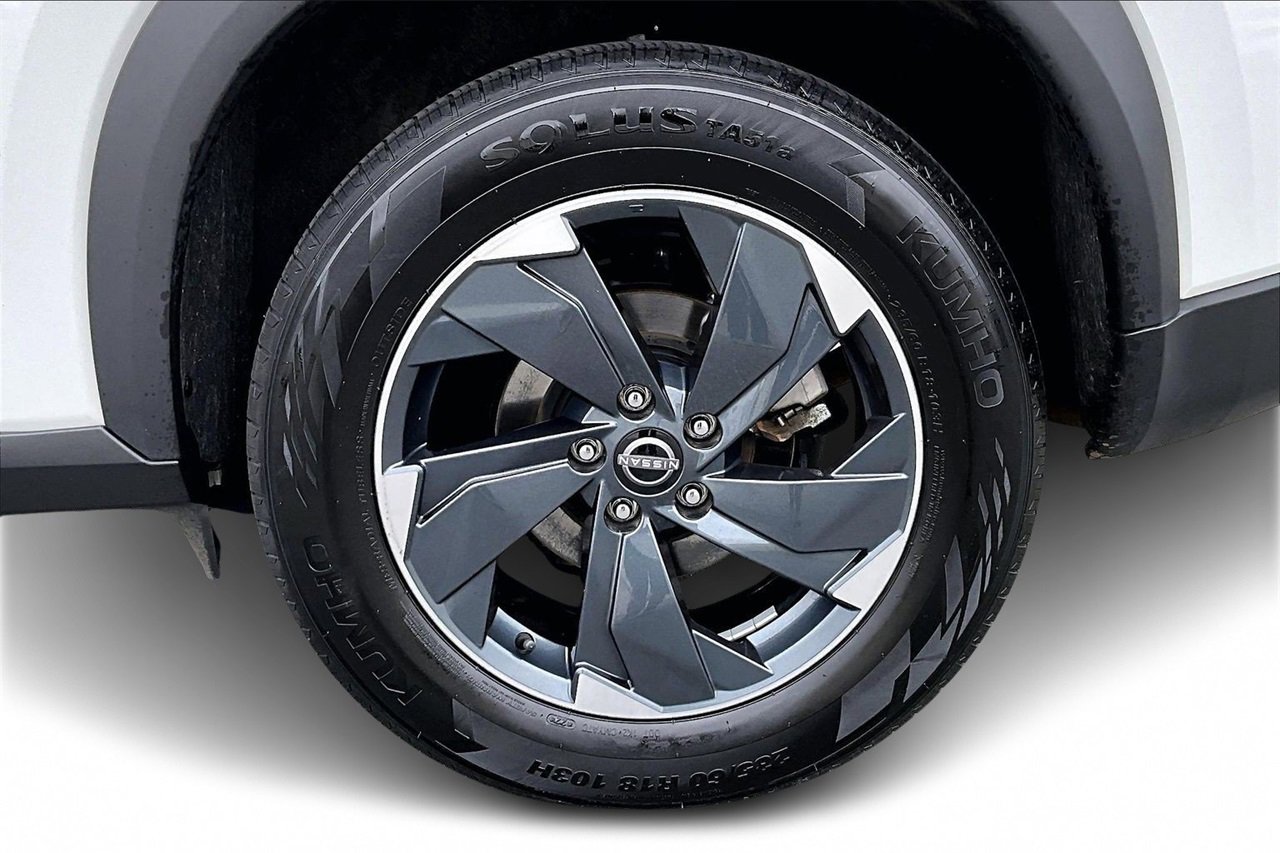 Used 2024 Nissan Rogue SV image 32