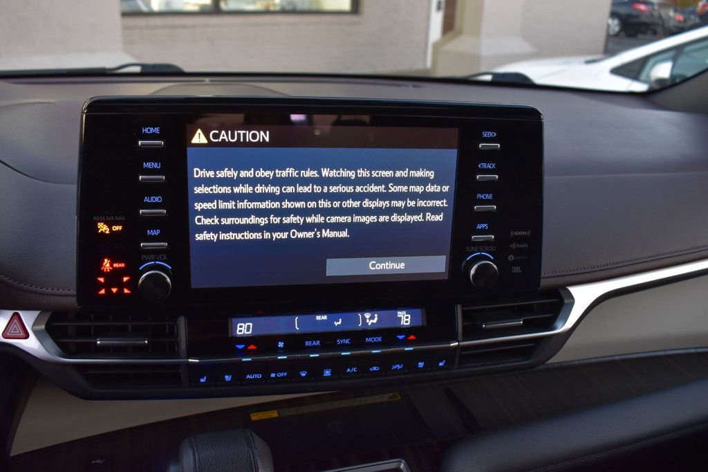 Used 2022 Toyota Sienna Platinum image 30