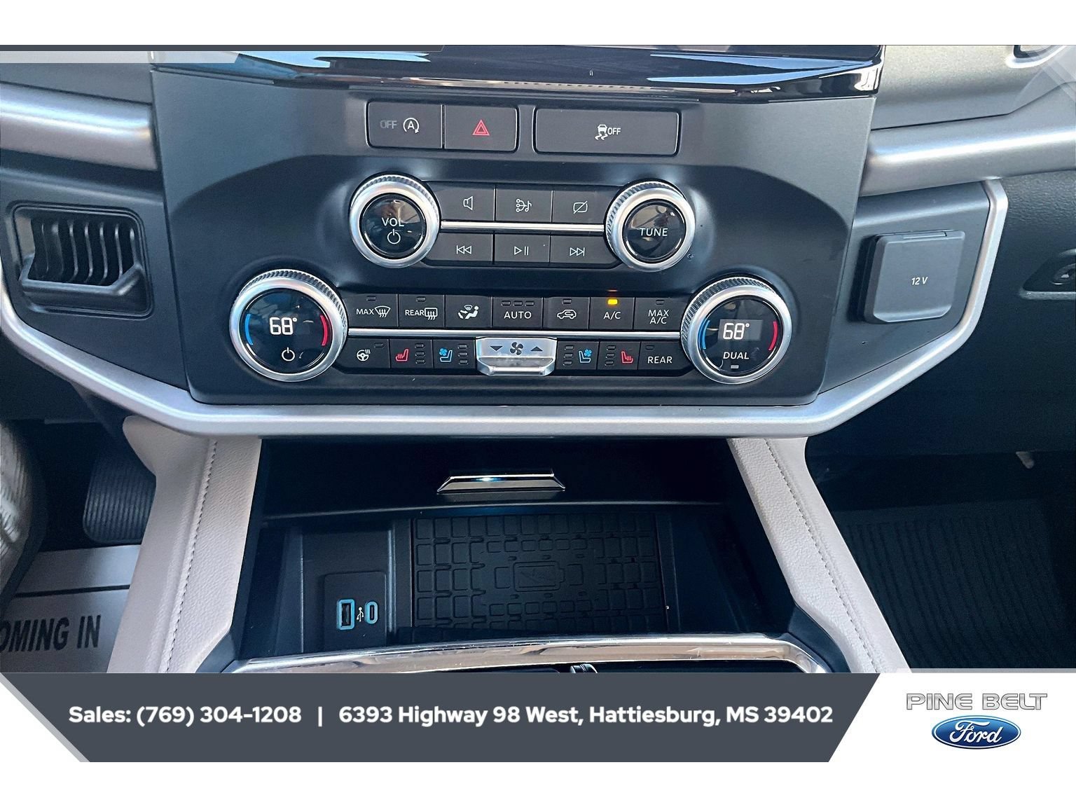 Used 2024 Ford Expedition XLT RWD image 24