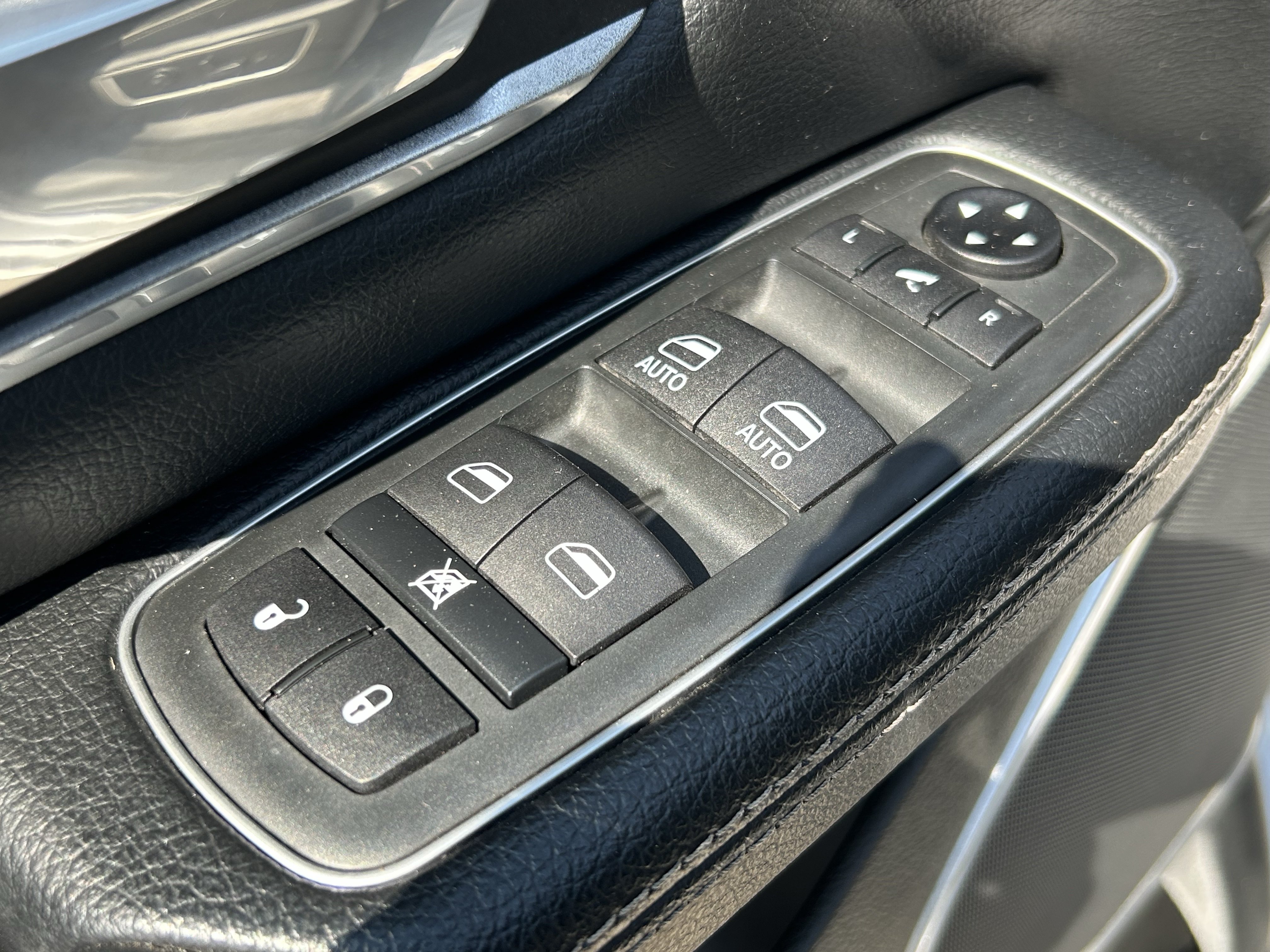 Used 2020 RAM 1500 Laramie AWD/4WD image 16