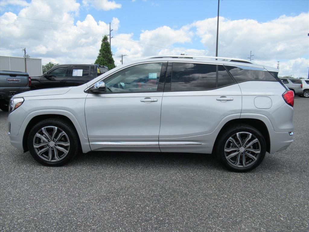 Used 2019 GMC Terrain Denali w/ Advanced Safety Package FWD image 4