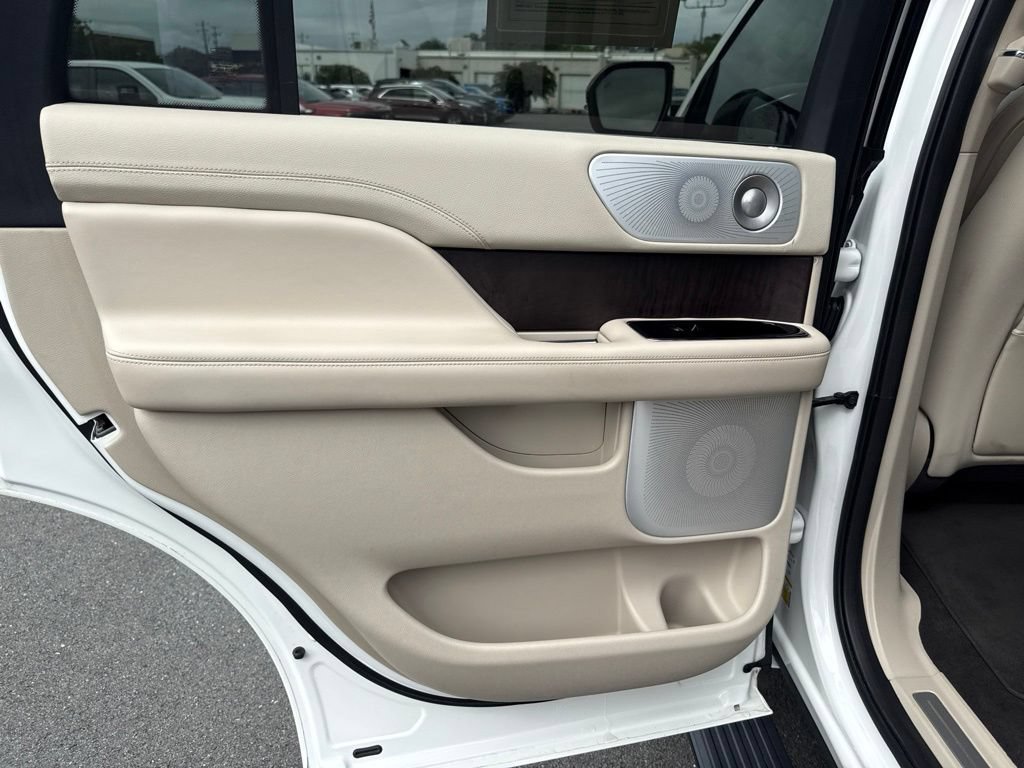 Used 2021 Lincoln Navigator Reserve w/ Luxury Package AWD/4WD image 49