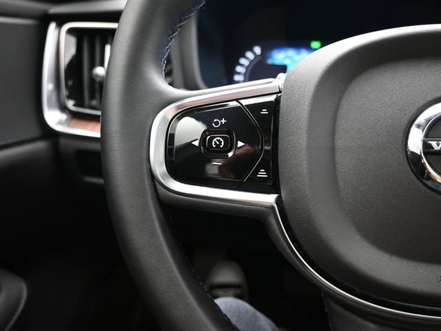 Used 2025 Volvo S60 B5 Plus image 25