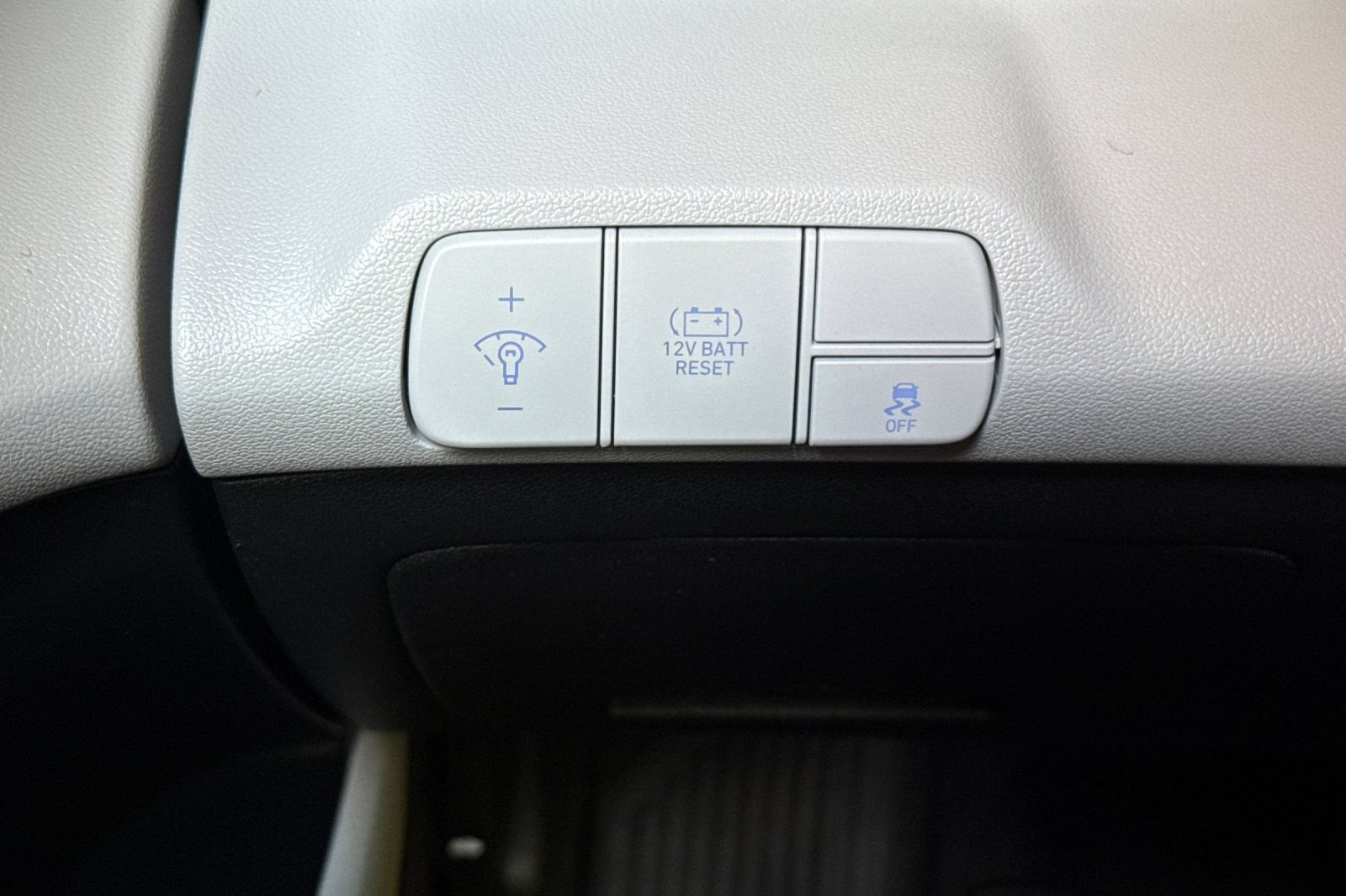 Used 2025 Hyundai Elantra Limited FWD image 36