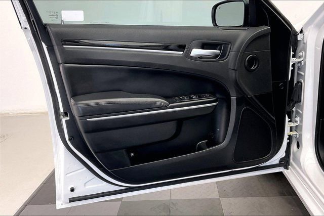 Used 2023 Chrysler 300 Touring w/ Sport Appearance Package RWD image 25