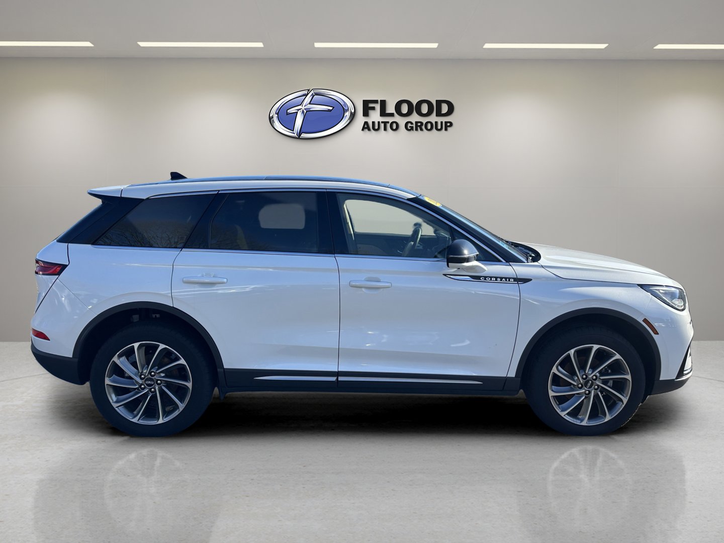 Certified 2023 Lincoln Corsair AWD w/ Equipment Group 101A image 4