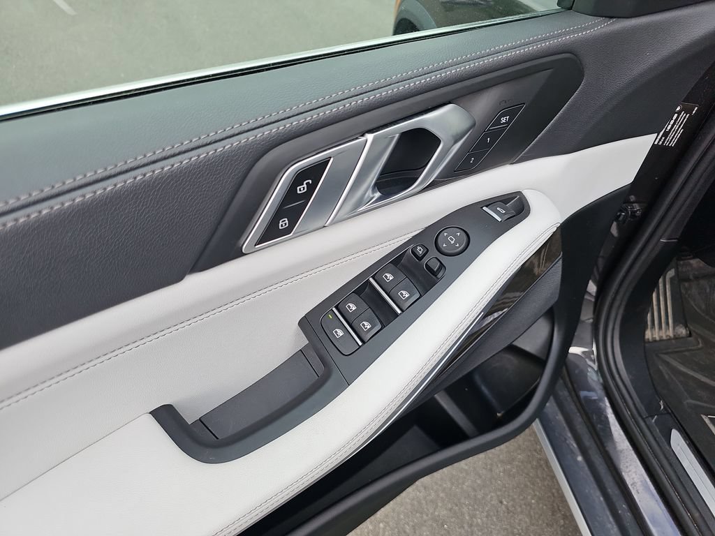 Used 2023 BMW X5 xDrive40i AWD/4WD image 19