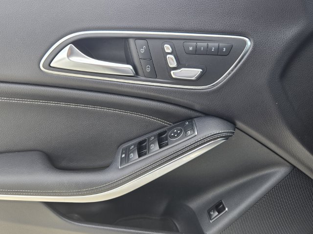Used 2018 Mercedes-Benz CLA 250 image 26