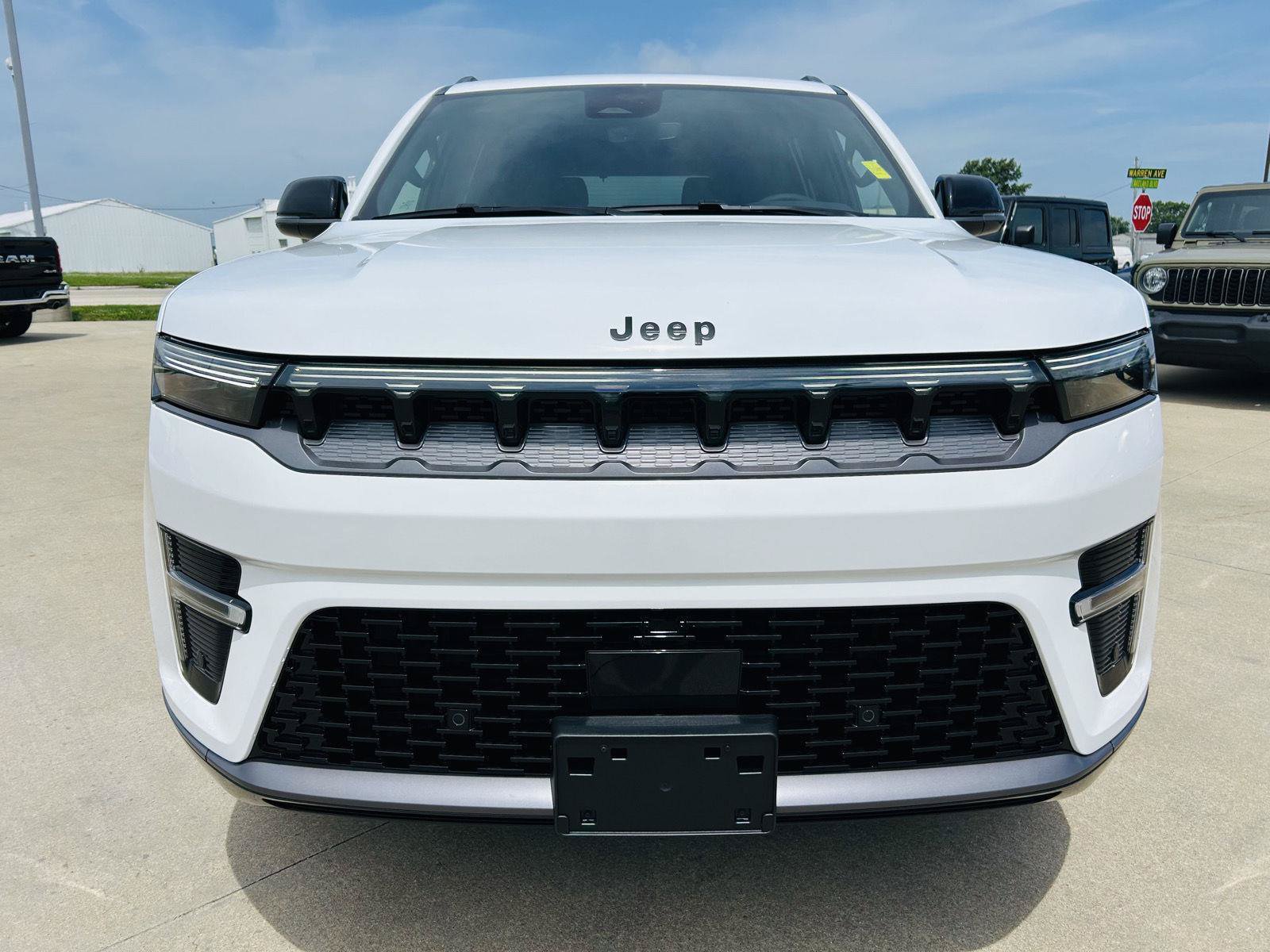 New 2026 Jeep Grand Wagoneer Limited AWD/4WD image 39