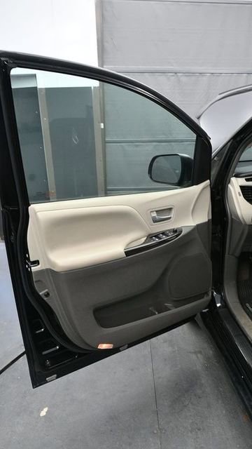 Used 2018 Toyota Sienna XLE AWD/4WD image 11