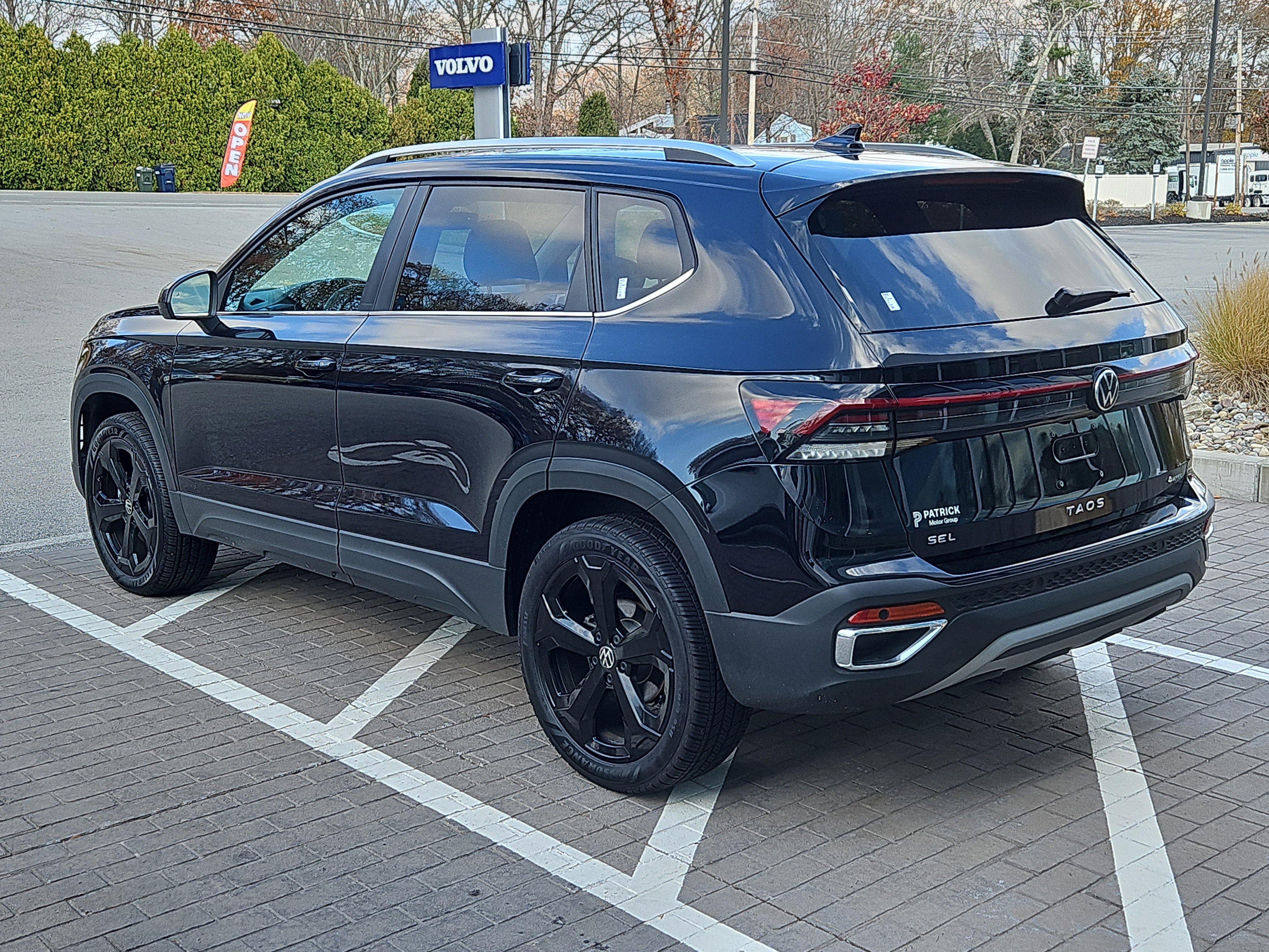 Used 2025 Volkswagen Taos SEL image 27