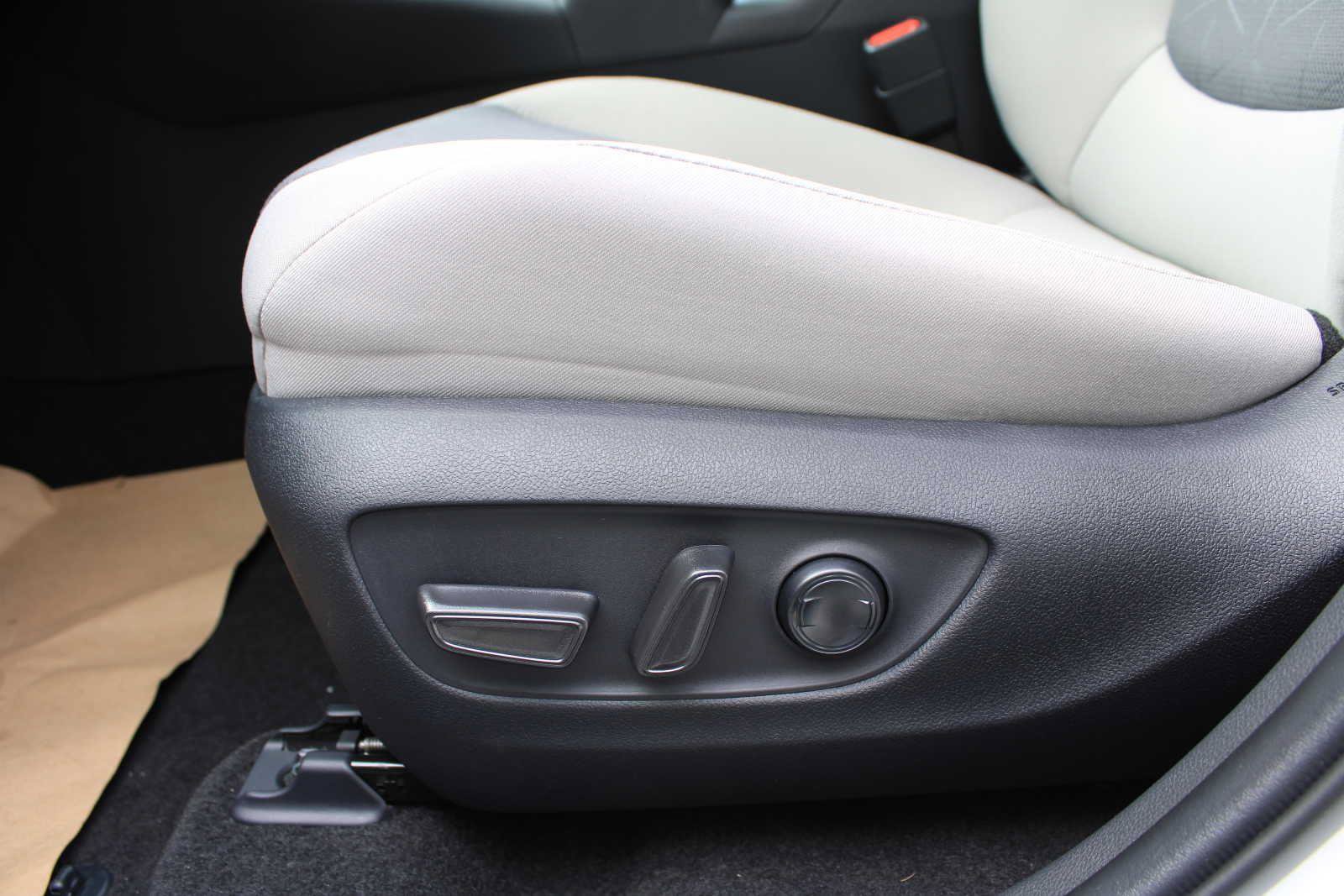 New 2025 Toyota RAV4 XLE image 12