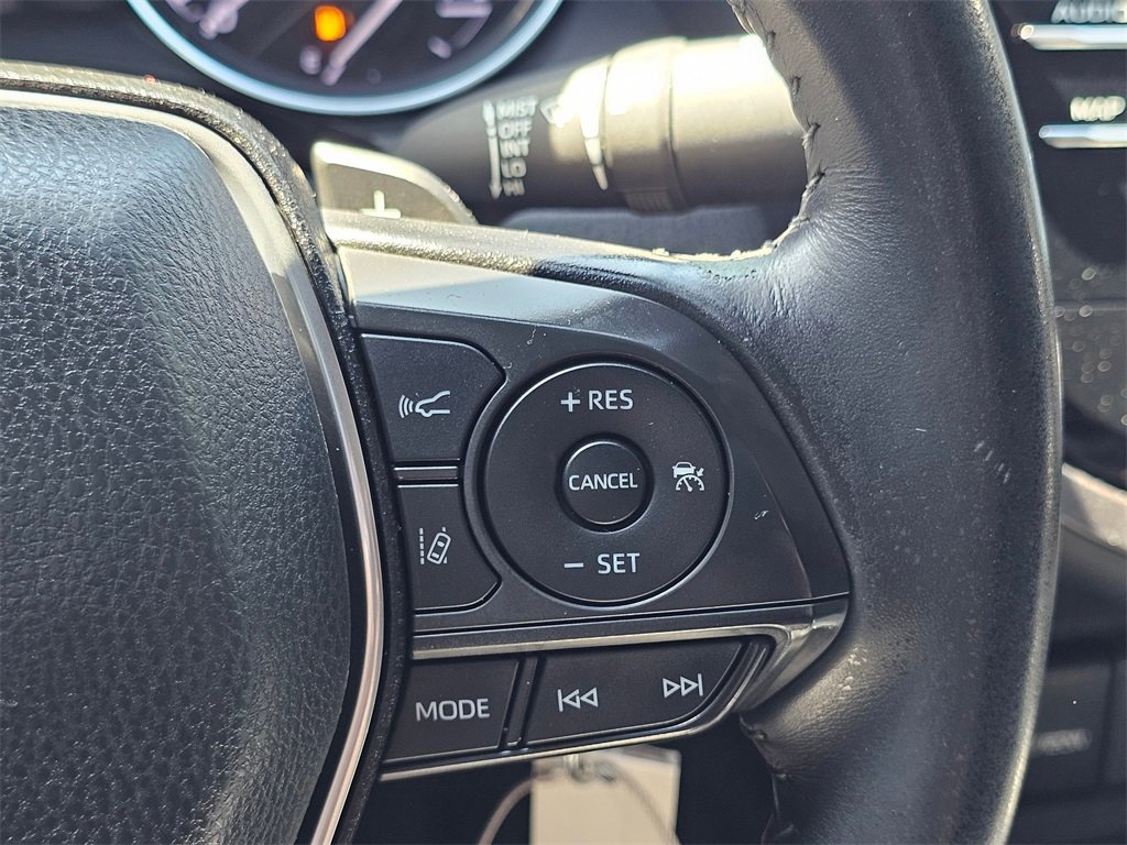Used 2020 Toyota Camry SE image 21