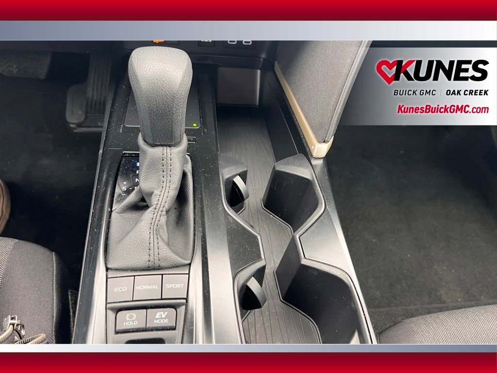 Used 2025 Toyota Camry SE image 18