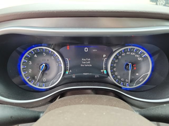 Used 2017 Chrysler Pacifica Touring-L Plus w/ Advanced Safetytec Group FWD image 9