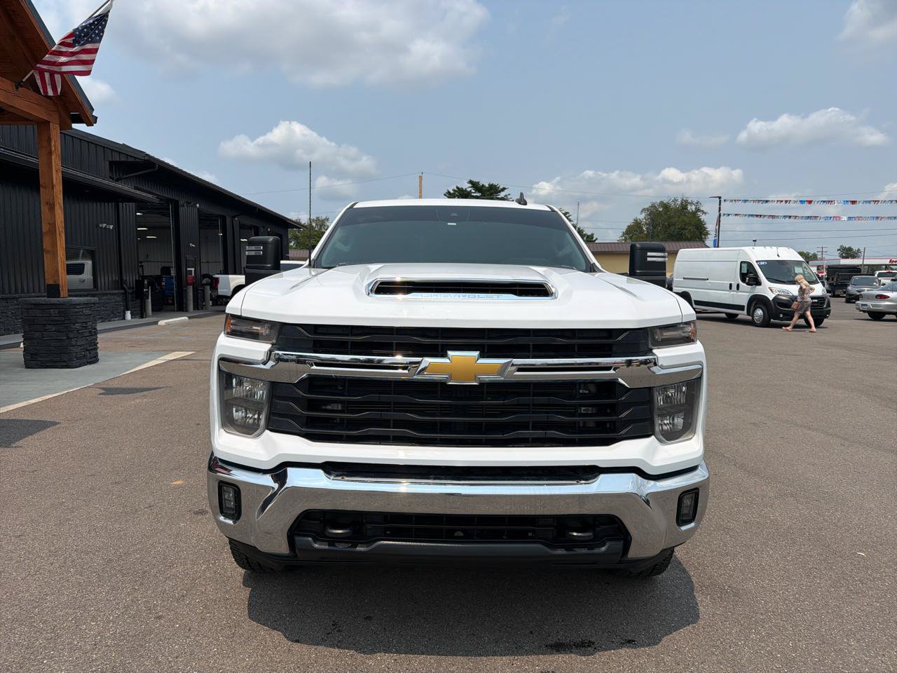 Used 2025 Chevrolet Silverado 2500 LT AWD/4WD image 2