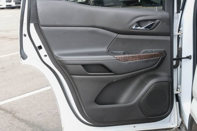 Used 2023 GMC Acadia Denali w/ Denali Technology Package FWD image 13