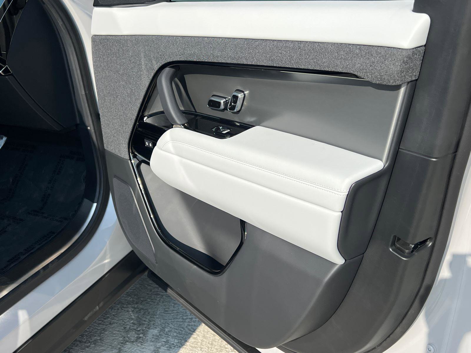 Used 2024 Land Rover Range Rover Sport SE image 14