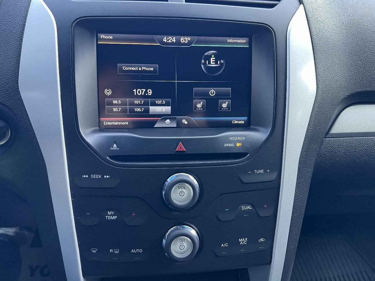 Used 2014 Ford Explorer XLT w/ Equipment Group 202A AWD/4WD image 38