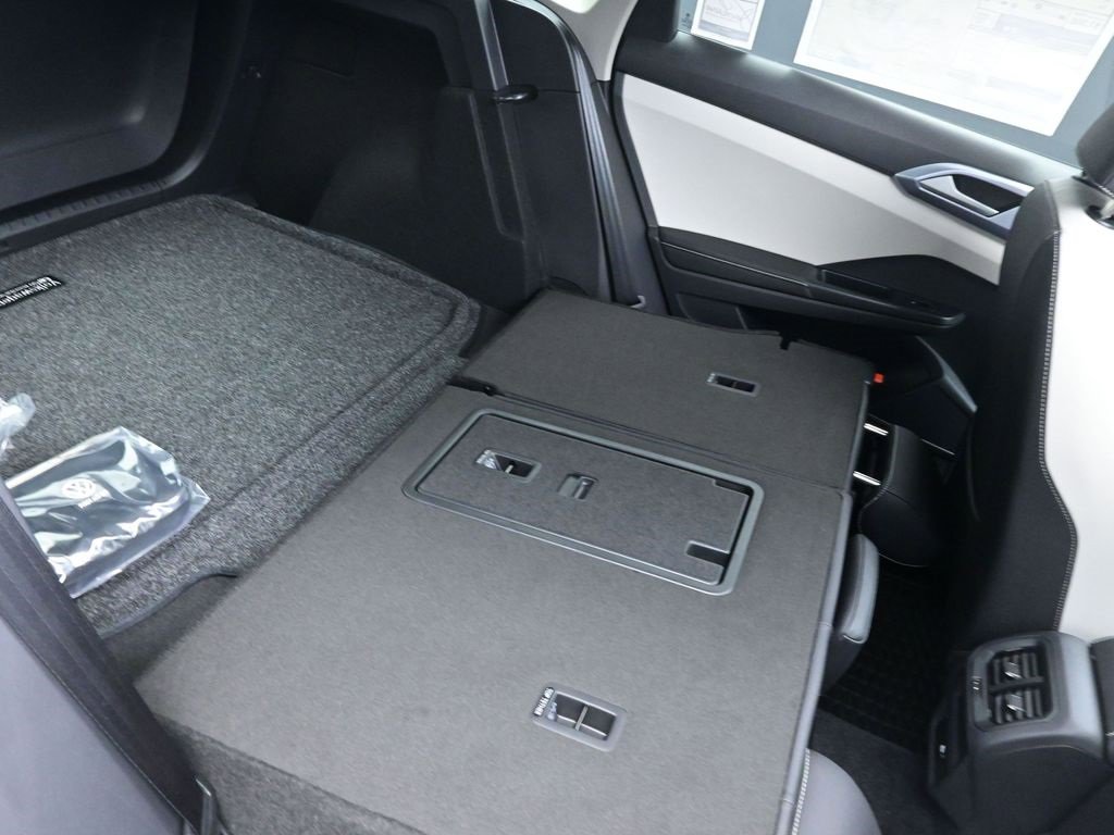 New 2025 Volkswagen Taos SE image 29