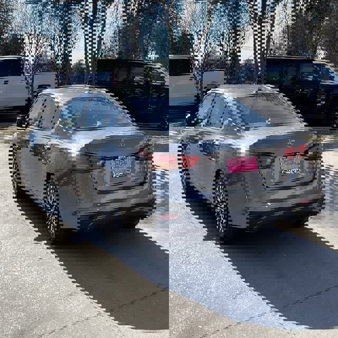 Used 2024 Nissan Altima 2.5 SV image 4