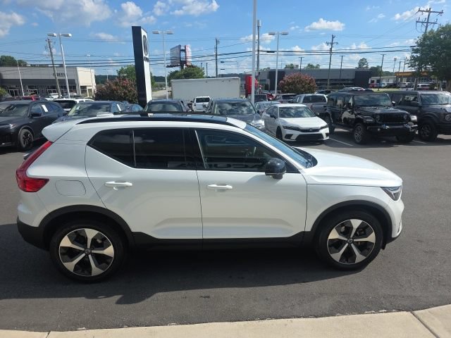 Used 2023 Volvo XC40 B4 Ultimate FWD image 9