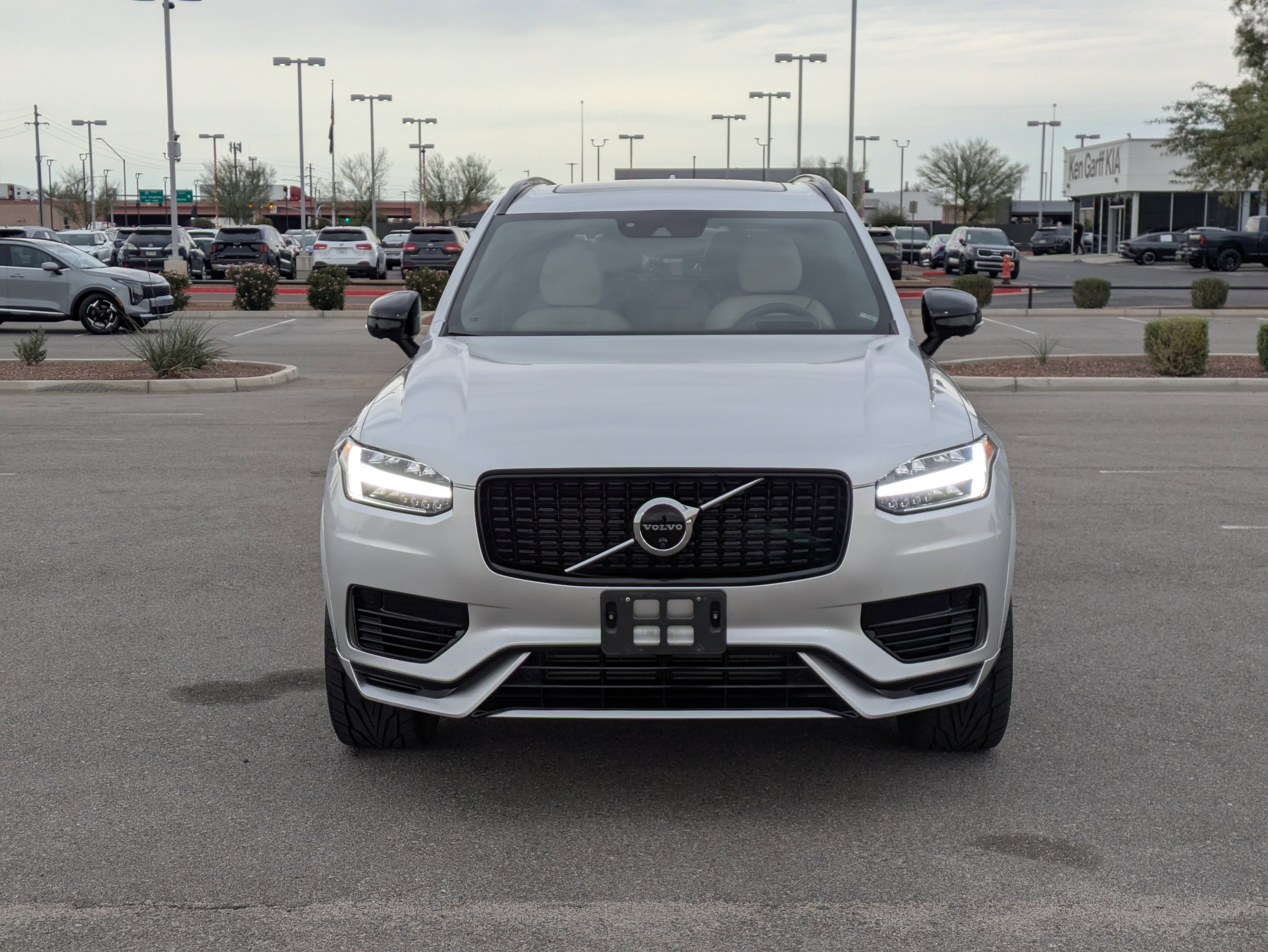 Used 2022 Volvo XC90 T8 R-Design w/ Advanced Package image 8