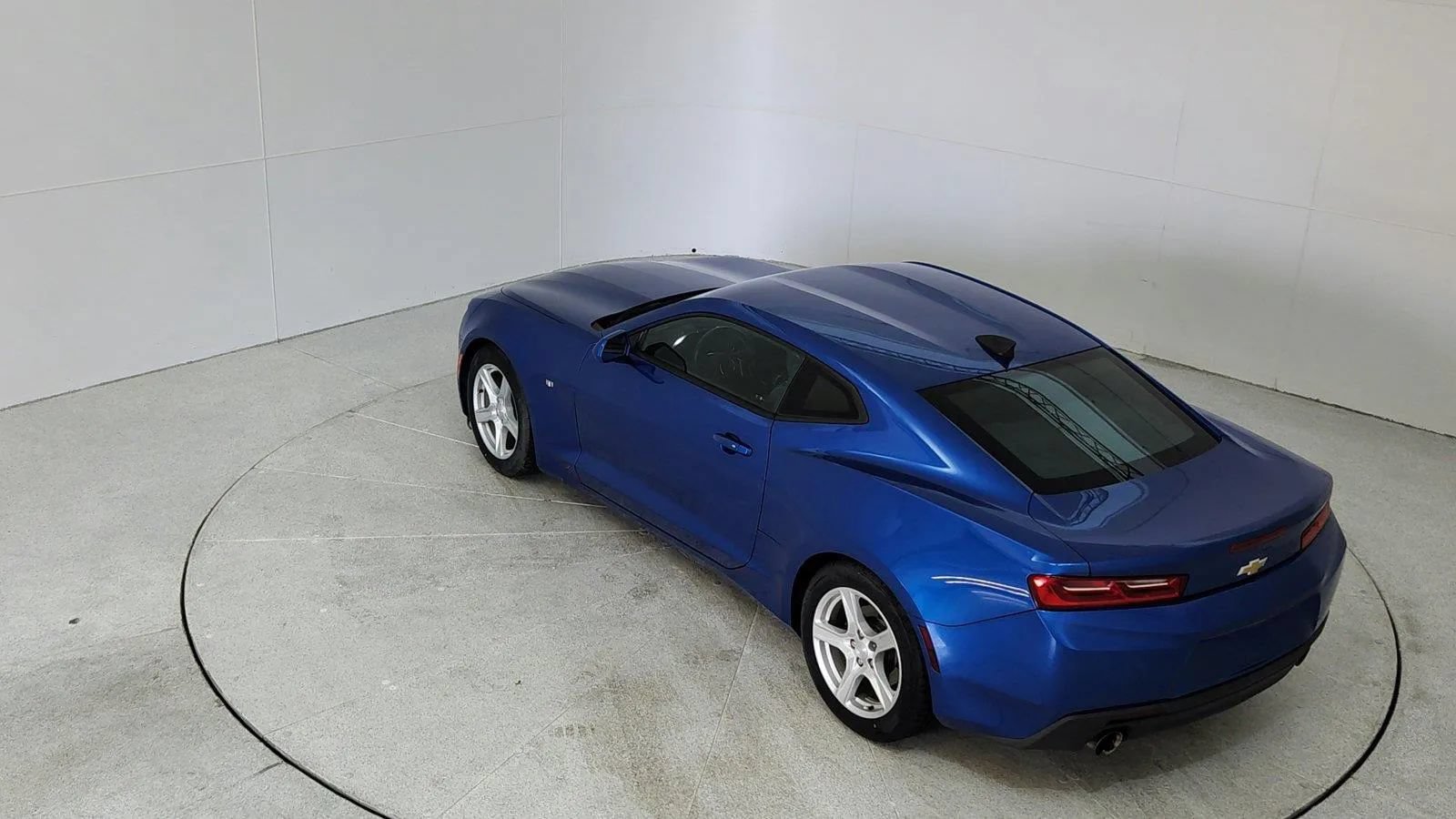 Used 2017 Chevrolet Camaro LT w/ Technology Package RWD image 14