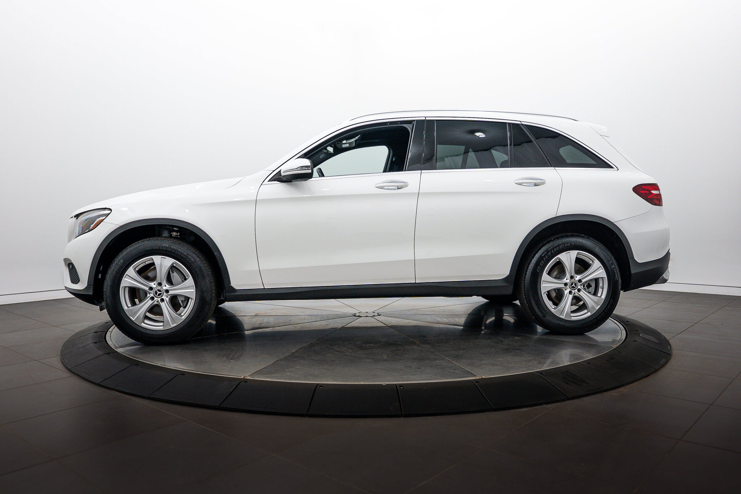 Used 2017 Mercedes-Benz GLC 300 4MATIC image 6