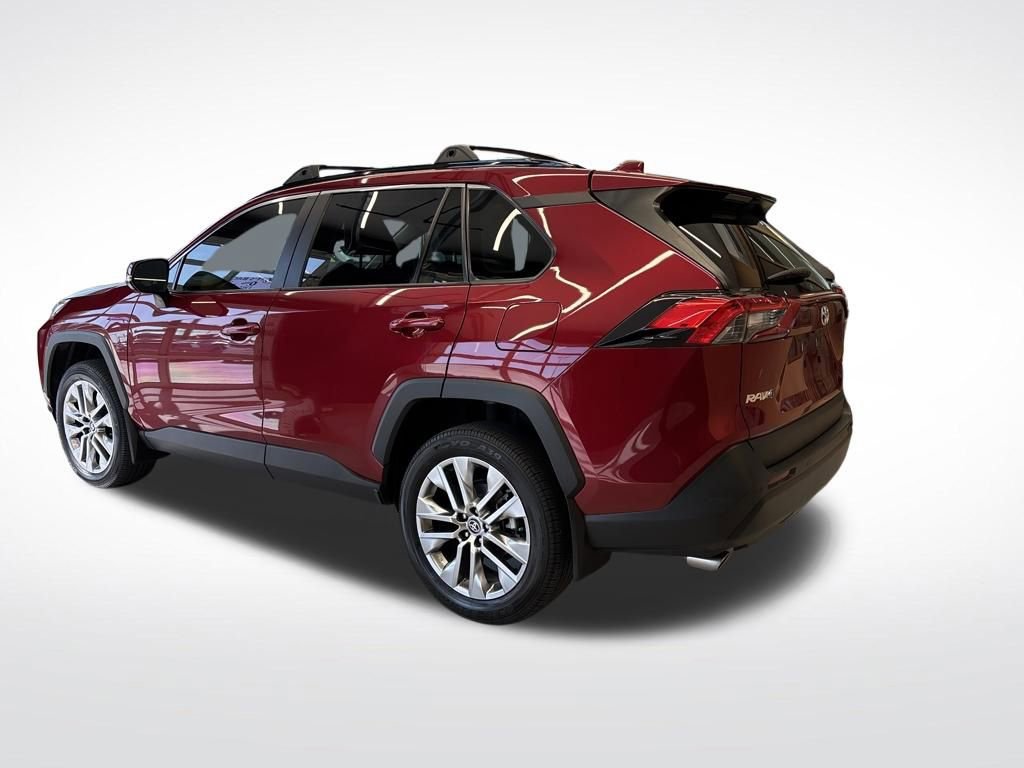 Used 2023 Toyota RAV4 XLE Premium image 4