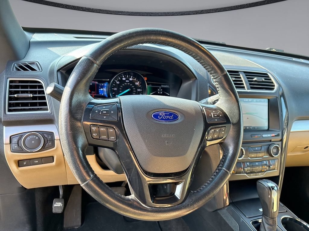 Used 2016 Ford Explorer XLT w/ Equipment Group 202A FWD image 11