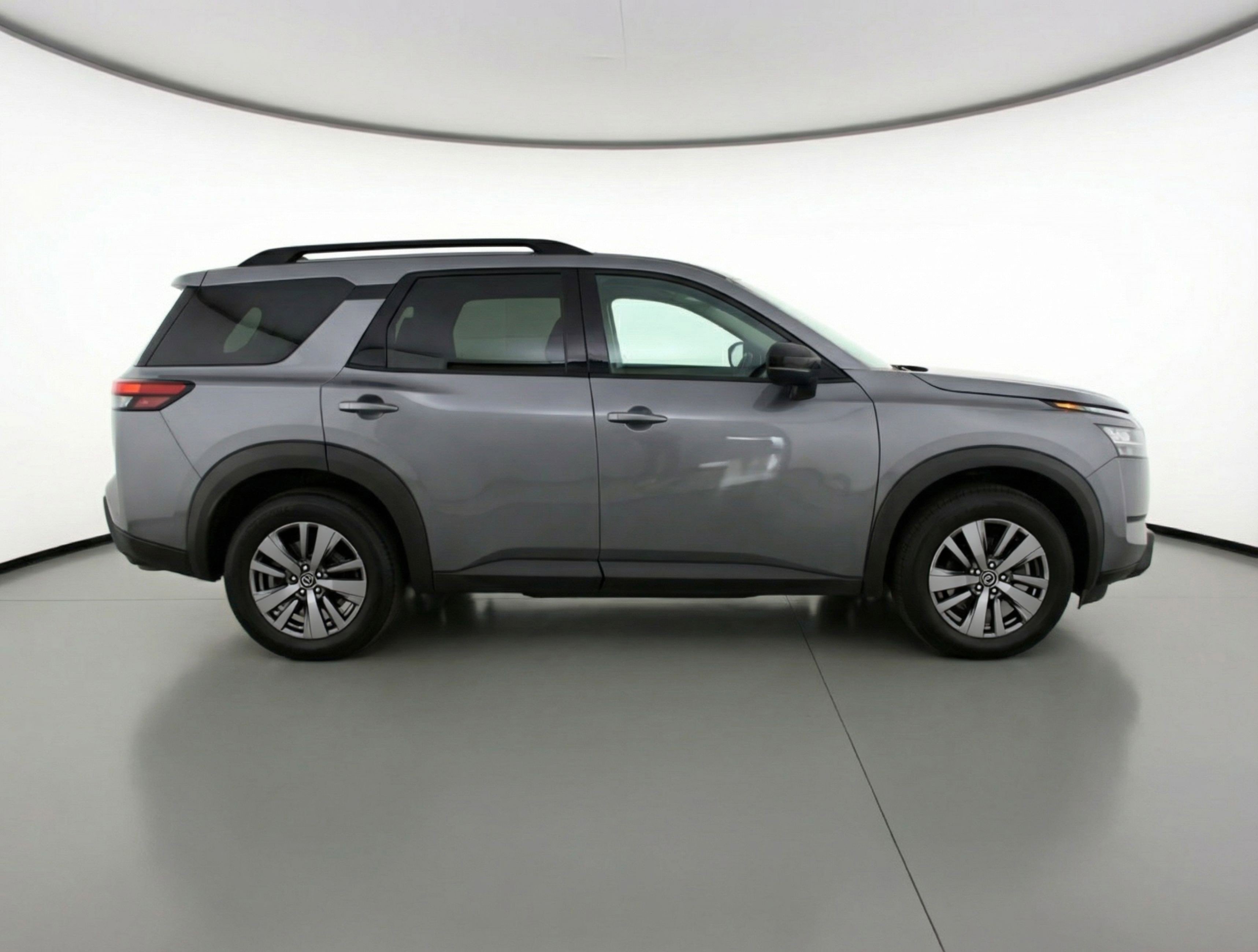 Used 2025 Nissan Pathfinder SV image 11
