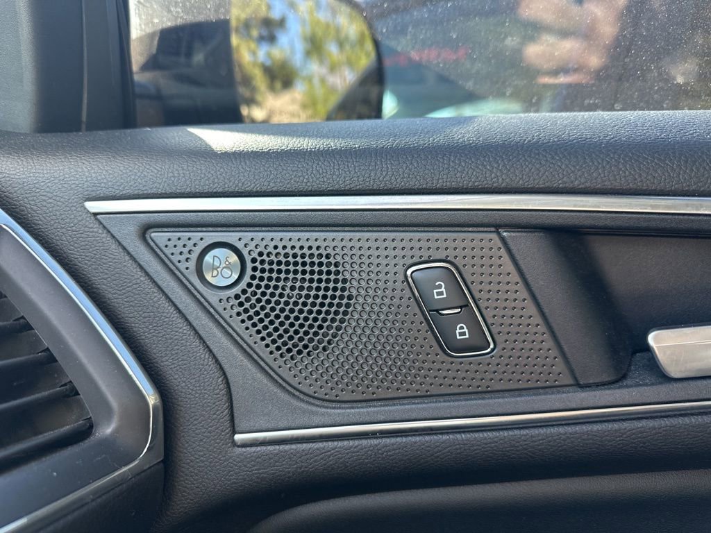 Used 2020 Ford Edge Titanium image 22