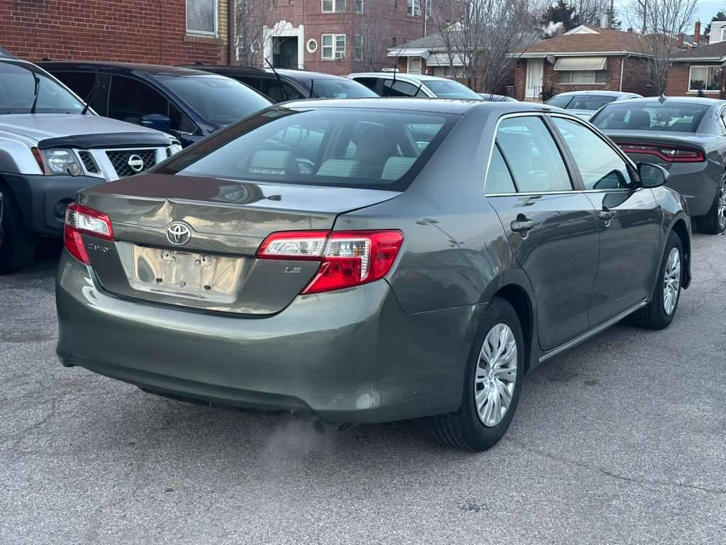 Used 2014 Toyota Camry L image 4