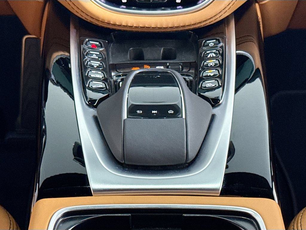 Used 2023 Aston Martin DBX AWD/4WD image 18