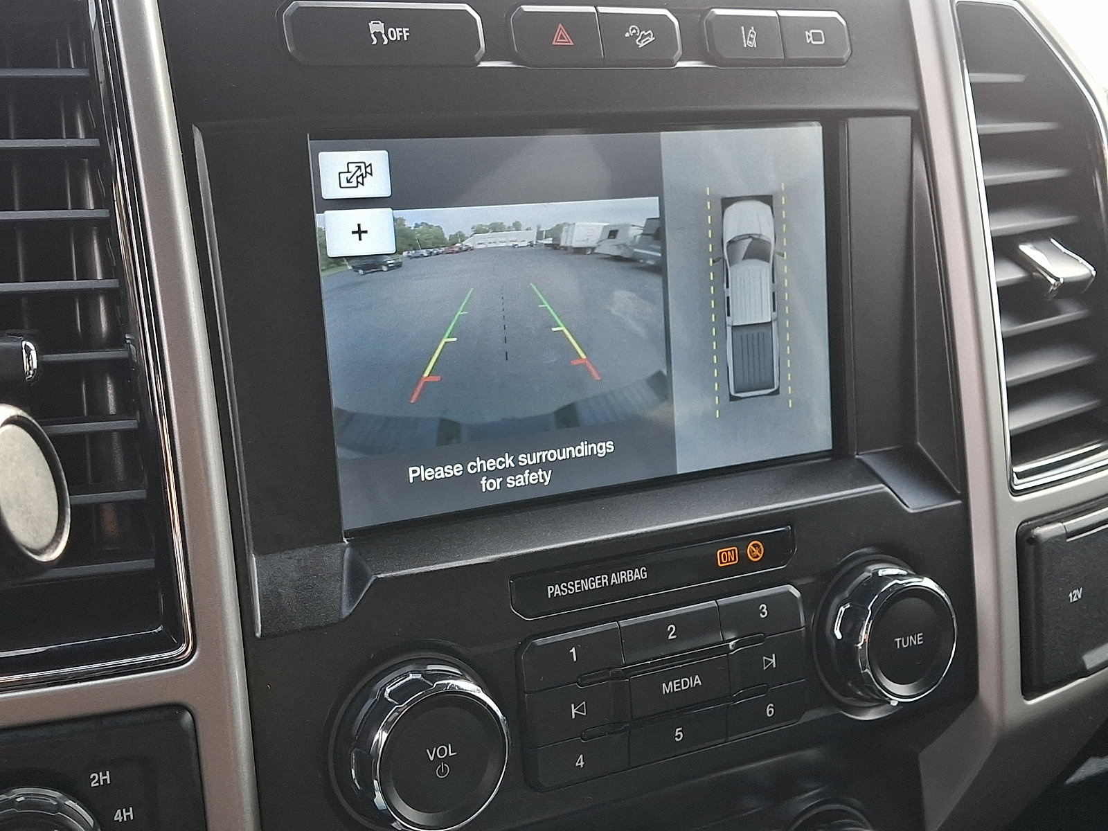 Used 2019 Ford F250 Lariat w/ Lariat Ultimate Package AWD/4WD image 4