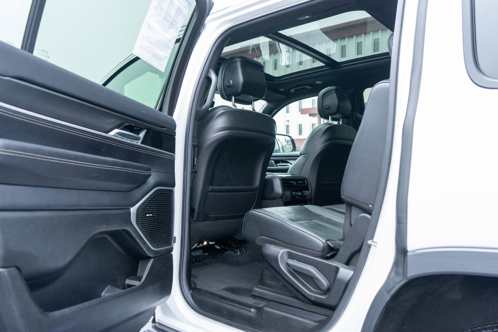 Used 2022 Jeep Wagoneer Series I w/ Premium Group I image 30