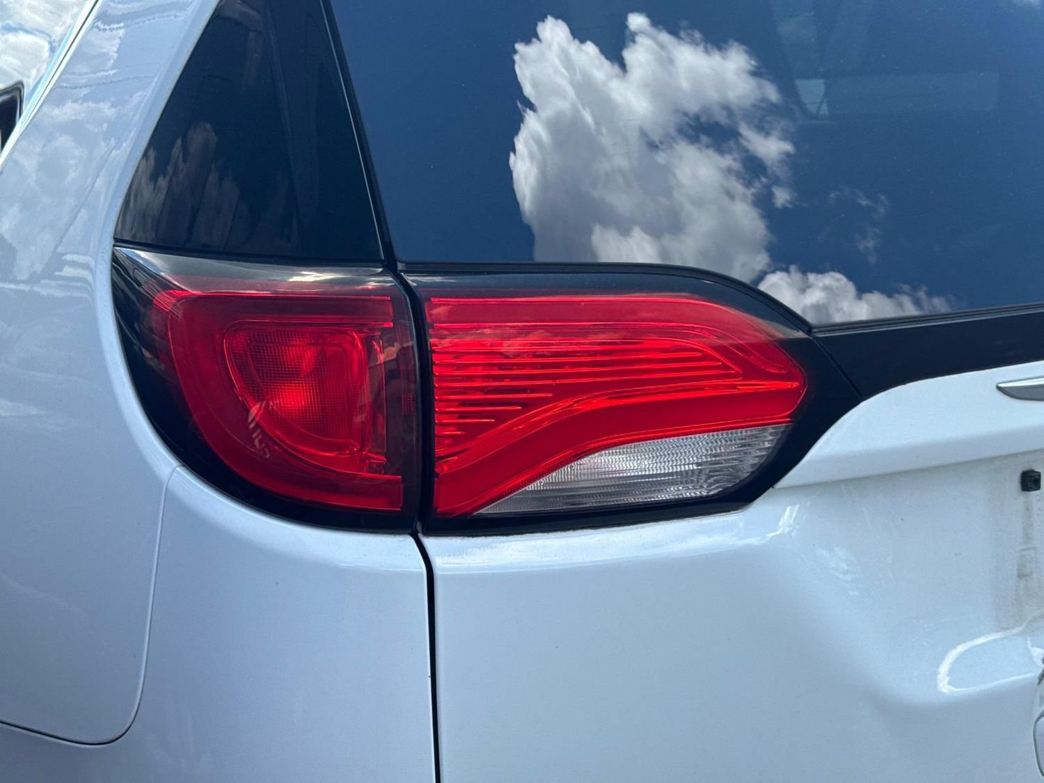 Used 2019 Chrysler Pacifica Touring-L FWD image 11